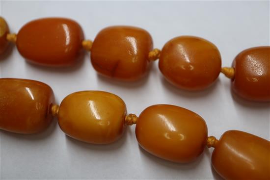 A single strand amber bead necklace, gross weight 48 grams, 57cm.